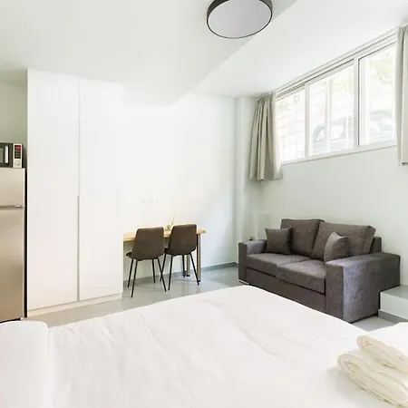 Snug Studio Apartment With Shared Garden IV Athens Exterior photo