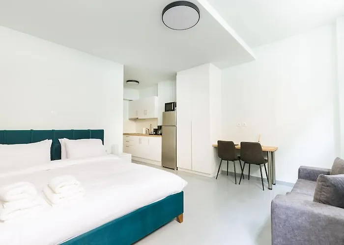 Snug Studio Apartment With Shared Garden IV