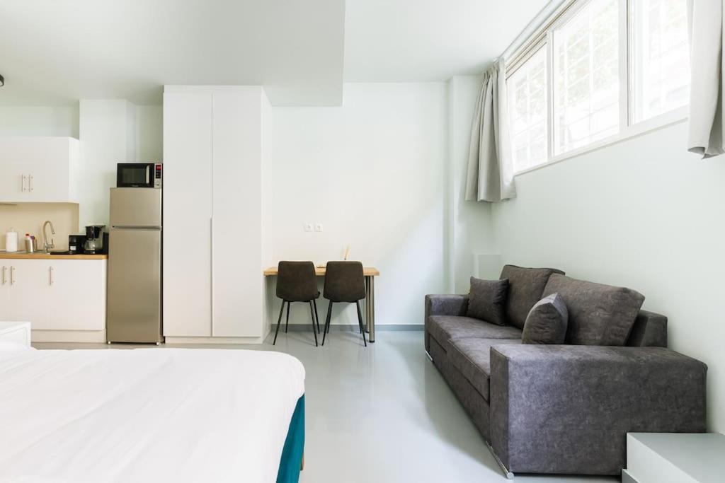 Snug With Shared Garden Iv Apartment Athens