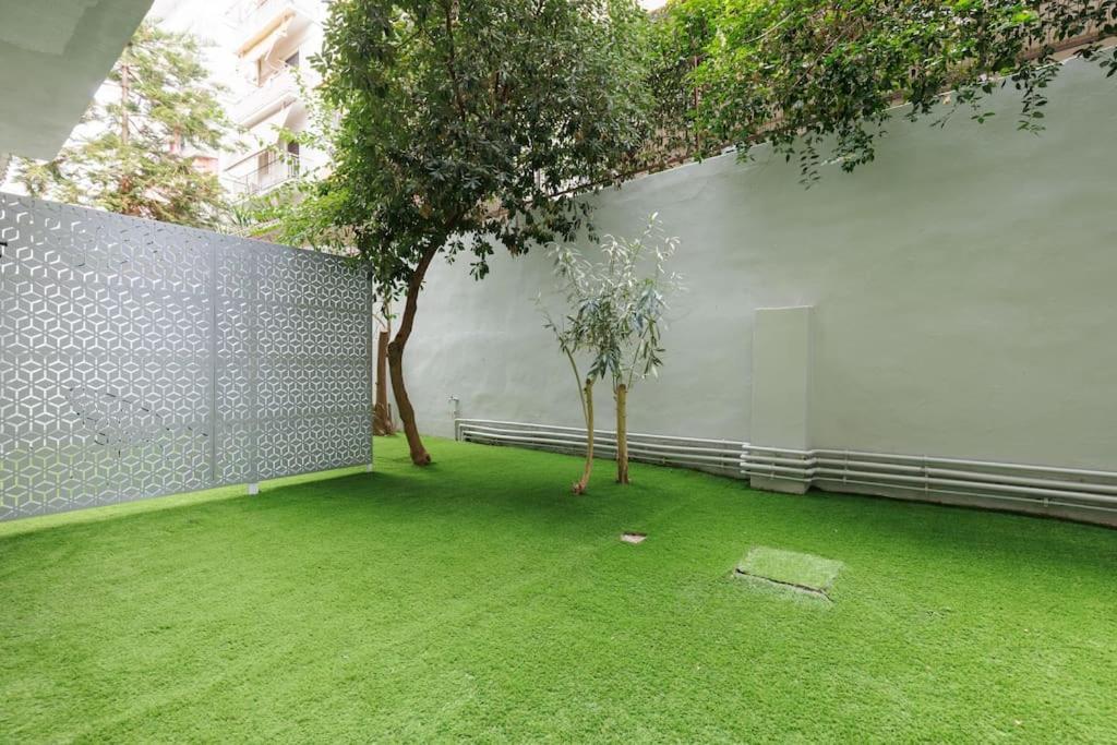 Snug With Shared Garden Iv Apartment Athens