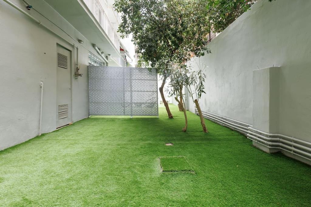 Snug With Shared Garden Iv Apartment Athens